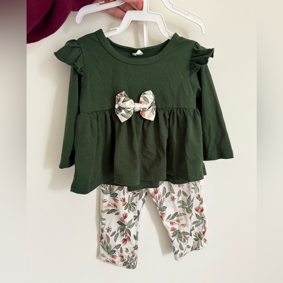 SHEIN Other - Shein Baby Girl 2 Piece Set Size 9 months Green Floral Holiday Winter Christmas